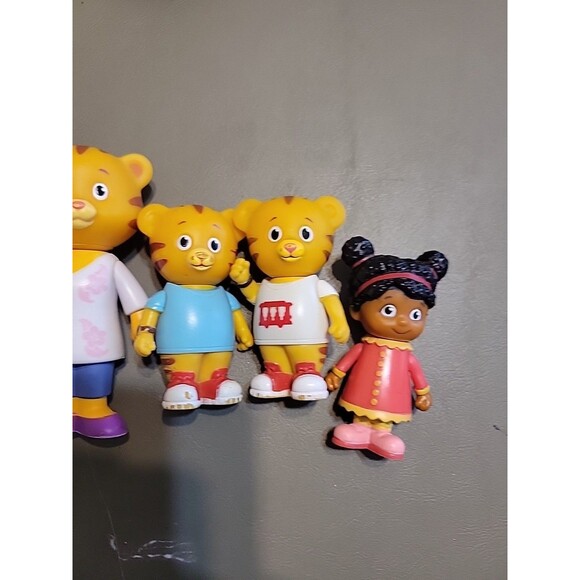 Daniel Tiger's Neighborhood 4 Figure Lot Toys - Picture 3 of 4